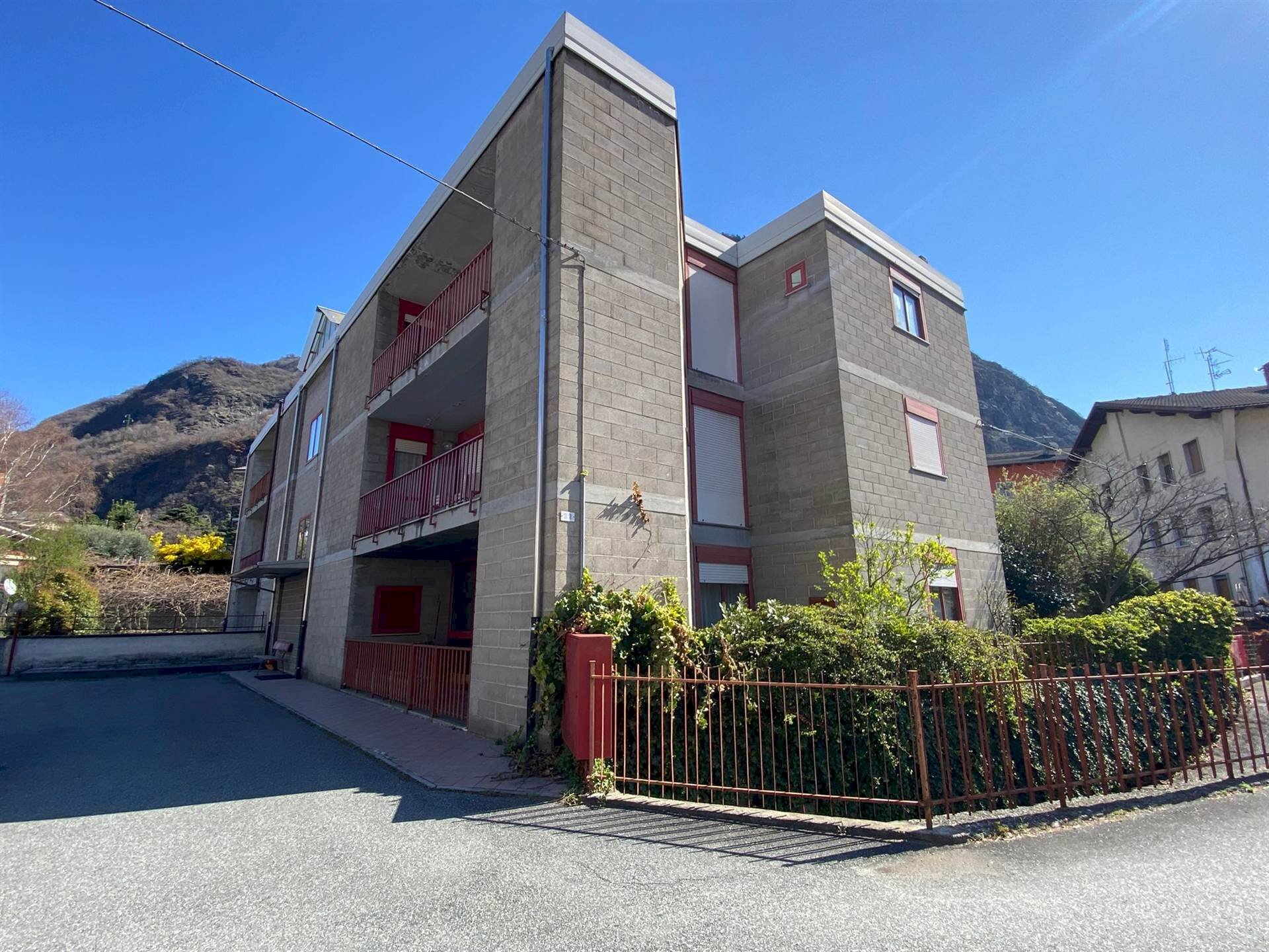 Four-room apartment Via Circonvallazione 32, Verrès - photo 1