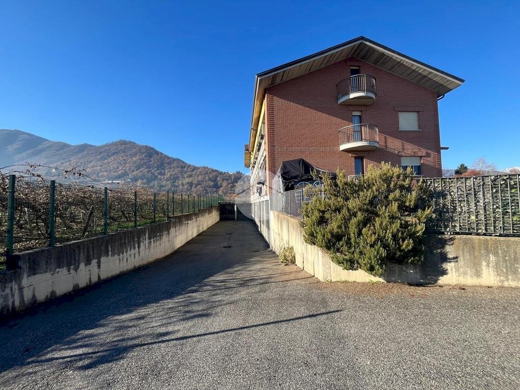 Four-room apartment Via Provinciale Saluzzo, Barge - photo 2