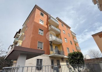 Two-room apartment Via Mincio, Rozzano - photo 1