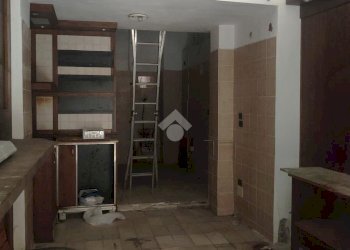 Shop Via di san bernardo, Genova (neighborhood Centro Storico) - photo 3