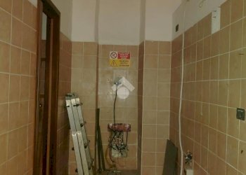 Shop Via di san bernardo, Genova (neighborhood Centro Storico) - photo 5