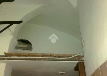 Shop Via di san bernardo, Genova (neighborhood Centro Storico) - photo 6