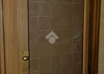 Shop Via di san bernardo, Genova (neighborhood Centro Storico) - photo 7