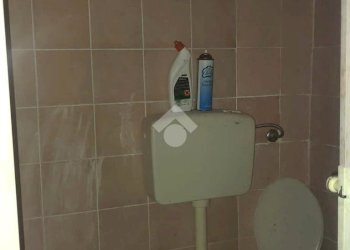 Shop Via di san bernardo, Genova (neighborhood Centro Storico) - photo 9