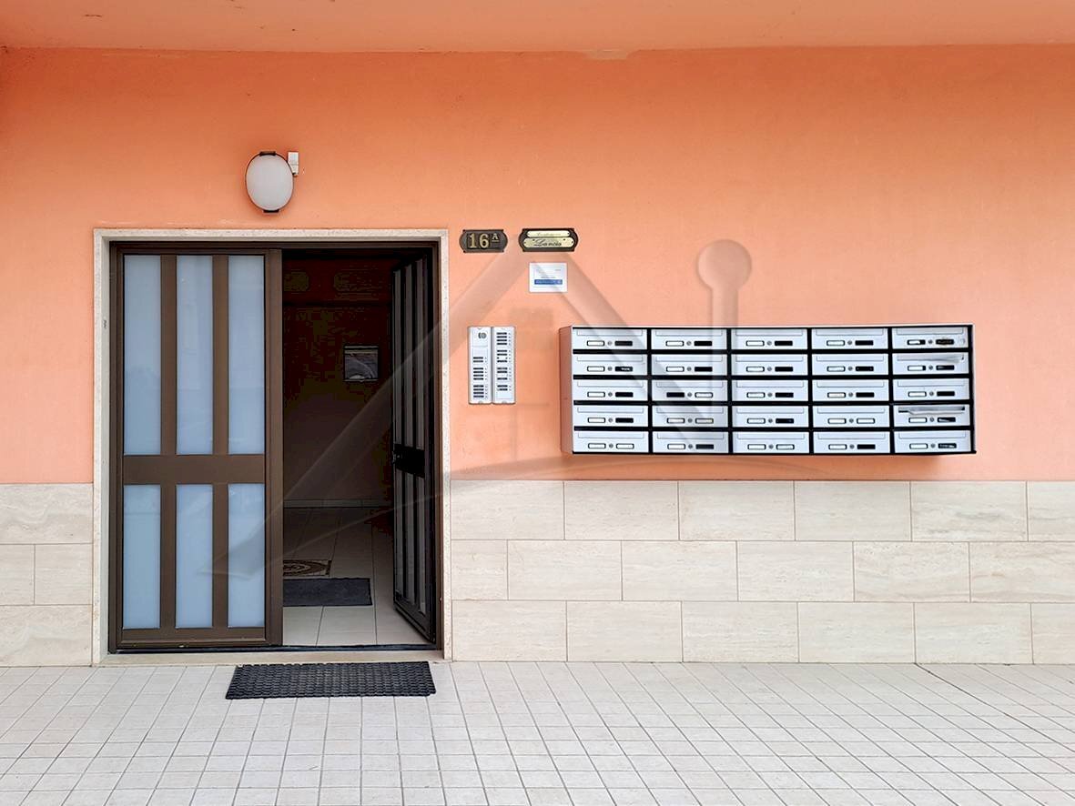 Foto 3 - Locale Commerciale Via Giancandido Pastorelli
 
16A, L'Aquila - foto 3