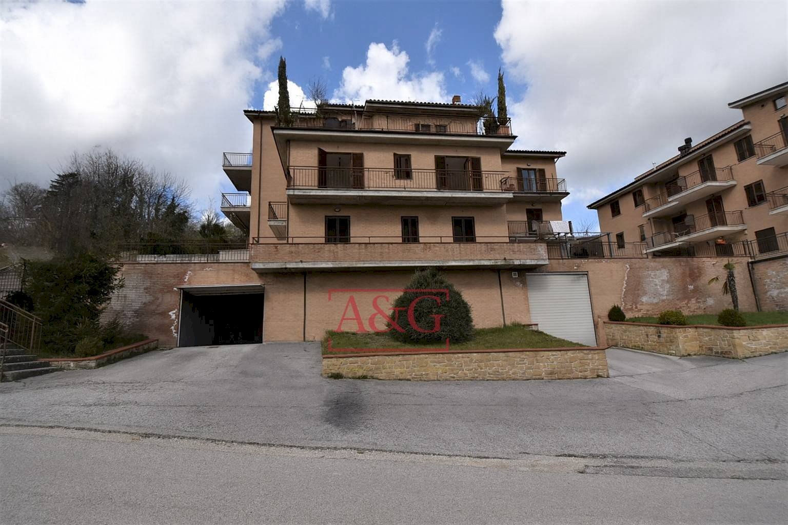 Foto 1 - Quadrilocale Via G. Puccini
 
12, Sarnano - foto 1