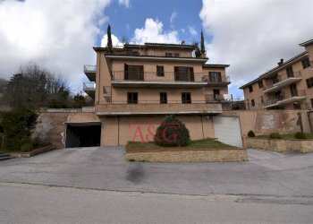 Foto 1 - Quadrilocale Via G. Puccini
 
12, Sarnano - foto 1