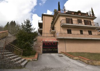 Foto 2 - Quadrilocale Via G. Puccini
 
12, Sarnano - foto 2