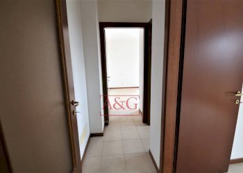 Foto 7 - Quadrilocale Via G. Puccini
 
12, Sarnano - foto 7