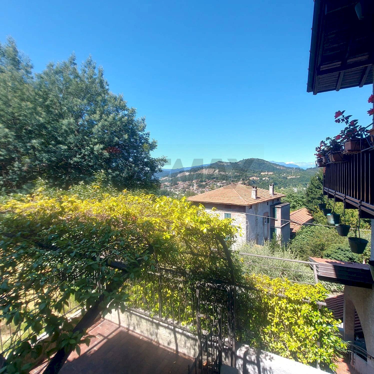 Vista montagne - Apartment Piazza Virgilio
2, Gemonio - photo 3