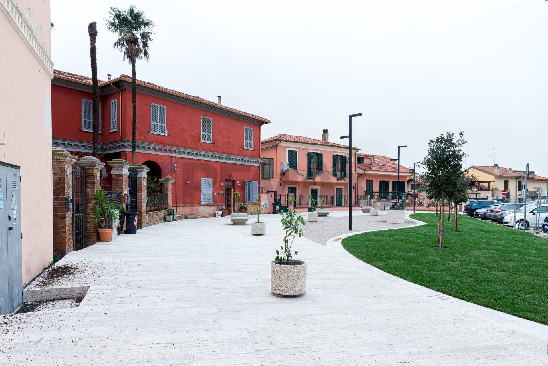 Casa all\'aperto - Quadrilocale PIAZZA MARTIRI DELLA LIBERTA'
 
5, Monterotondo - foto 2