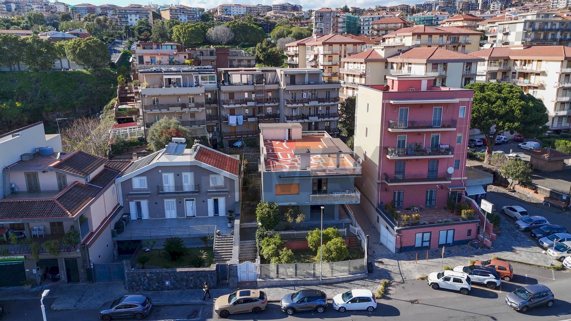 Edificio all\'aperto - Villa Via Nizzeti
 
64, Tremestieri Etneo - photo 3