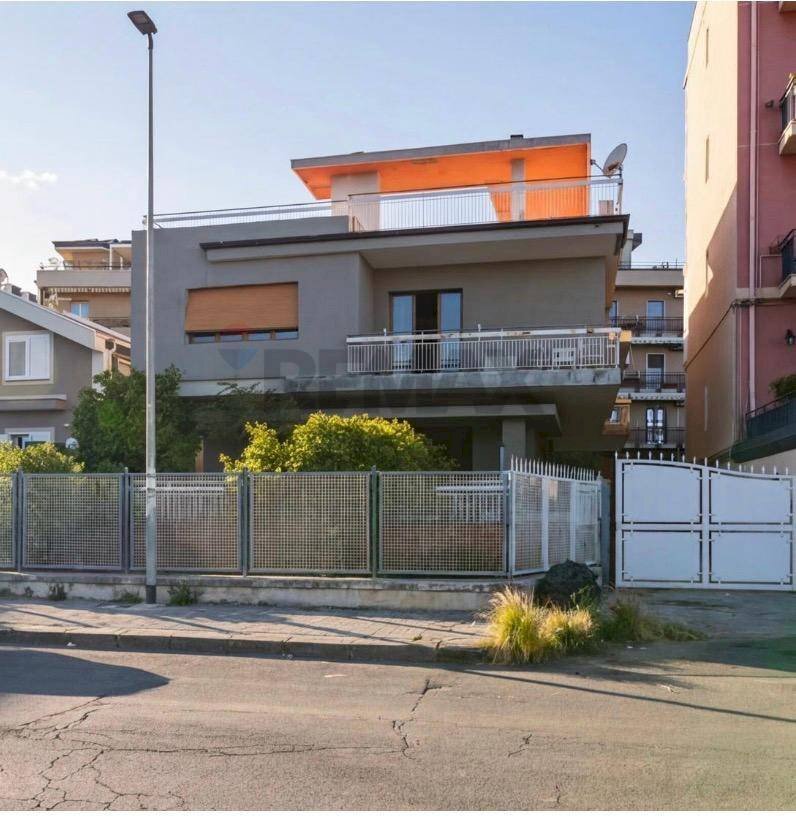 Edificio all\'aperto - Villa Via Nizzeti
 
64, Tremestieri Etneo - photo 1