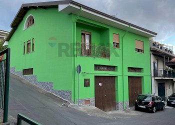 Edificio all\'aperto - Villa Via Goffredo Mameli
 
13, Maletto - foto 3