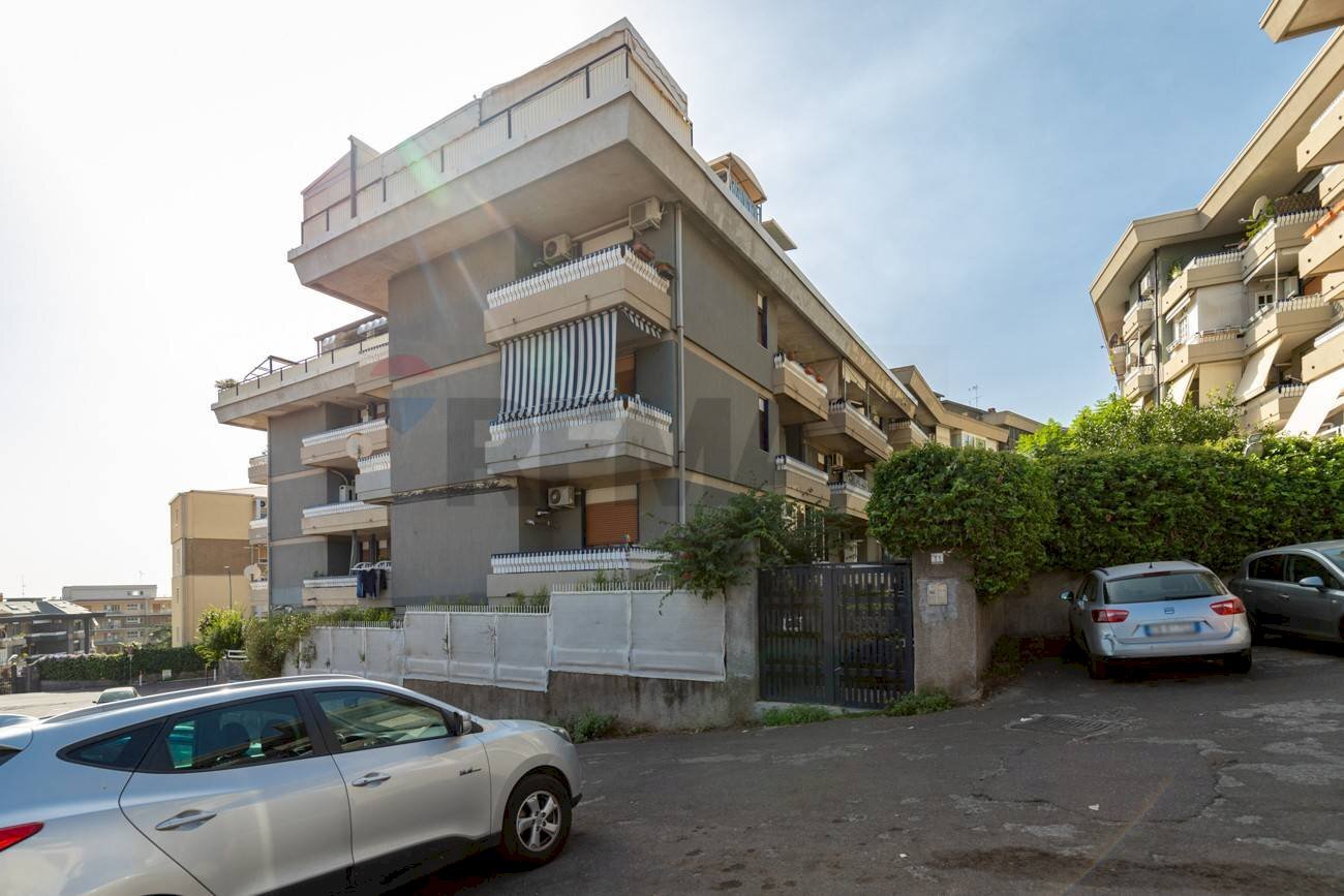Edificio all\'aperto - Box Via Cristoforo Colombo
 
11, San Gregorio di Catania - foto 1