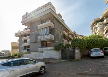 Edificio all\'aperto - Box Via Cristoforo Colombo
 
11, San Gregorio di Catania - foto 1
