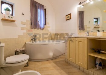 Bagno - Trilocale Via Vittorio Emanuele II
 
15, Catania - foto 6