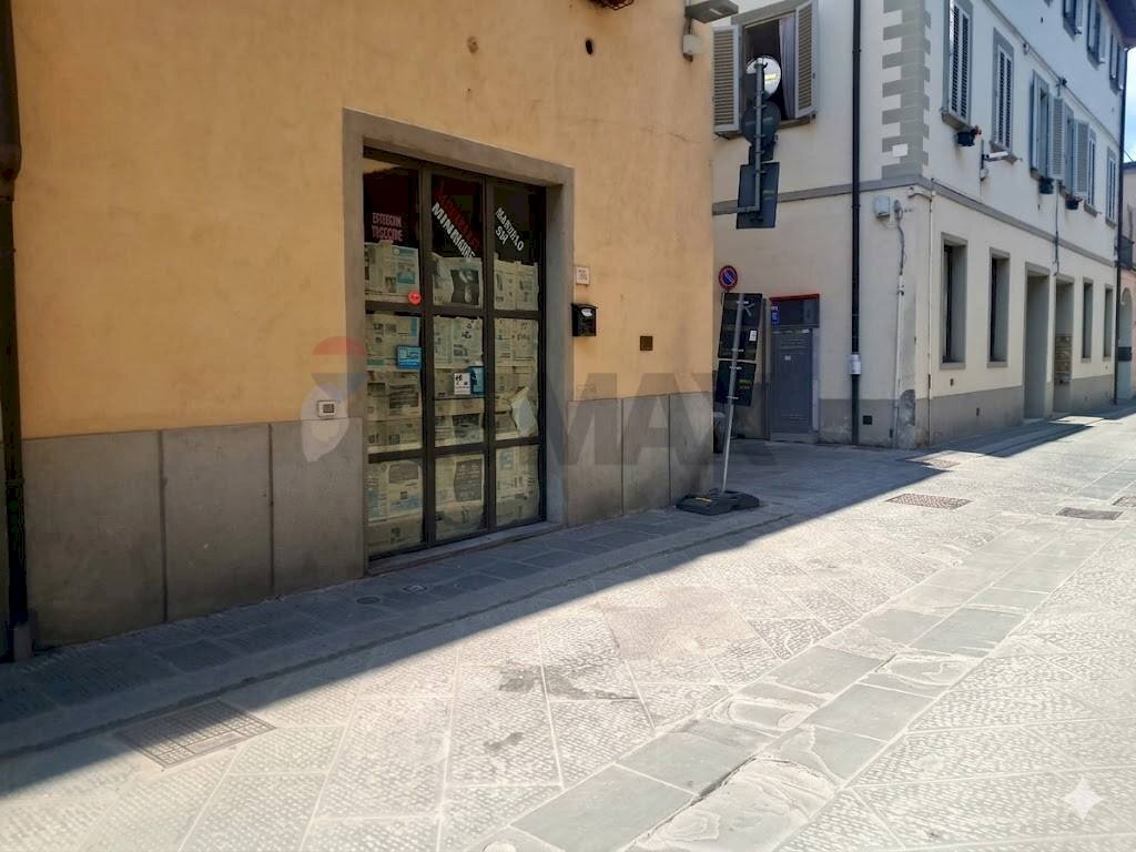 Edificio all\'aperto - Locale Commerciale Via Mazzini
 
36, San Giovanni Valdarno - foto 1