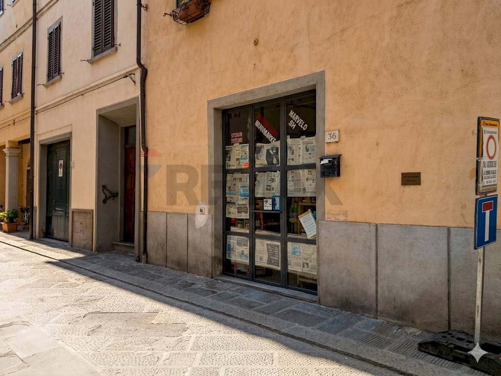 Edificio all\'aperto - Locale Commerciale Via Mazzini
36, San Giovanni Valdarno - foto 2