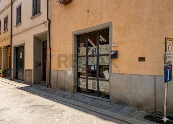 Edificio all\'aperto - Locale Commerciale Via Mazzini
 
36, San Giovanni Valdarno - foto 2