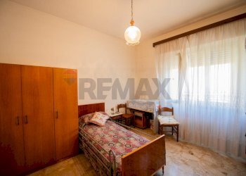 Camera / camera da letto - Apartment via Boccaccio
 
8, Falconara Marittima - photo 35