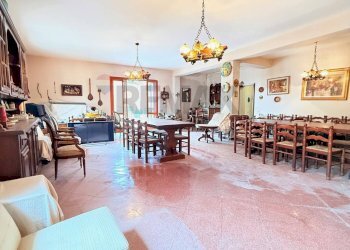 Sala da pranzo - Villa via tenente scuderi
 
4, 6, Zafferana Etnea - photo 11