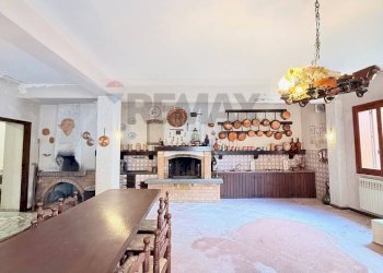 Sala da pranzo - Villa via tenente scuderi
 
4, 6, Zafferana Etnea - photo 14