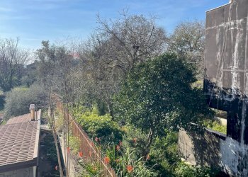 Giardino - Casa semi indipendente Via Lavina
 
219, Aci Sant'Antonio - foto 1