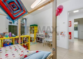 Camera / camera da letto - Trilocale Via Maddalena Casulana
 
12, Bergamo - foto 9