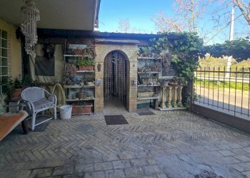 corte esterna piano seminterrato - Terraced Villa Strada Colle San Donato
50, Pescara - photo 8