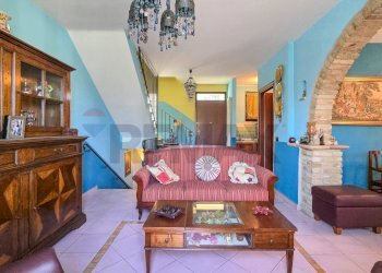 Soggiorno - Terraced Villa Strada Colle San Donato
50, Pescara - photo 33