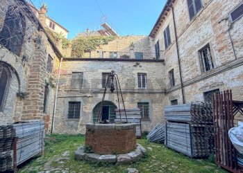 Casa all\'aperto - Negozio Piazza Roma
 
13, Camerano - foto 15