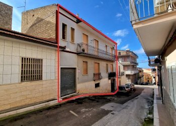 Foto 1 - Stabile - Palazzo Via Quintiliano
 
15, San Nicandro Garganico - foto 1