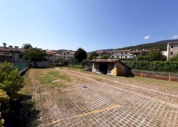 Casa all\'aperto - Locale Commerciale Via Roma
32 e 34, Fregona - foto 4