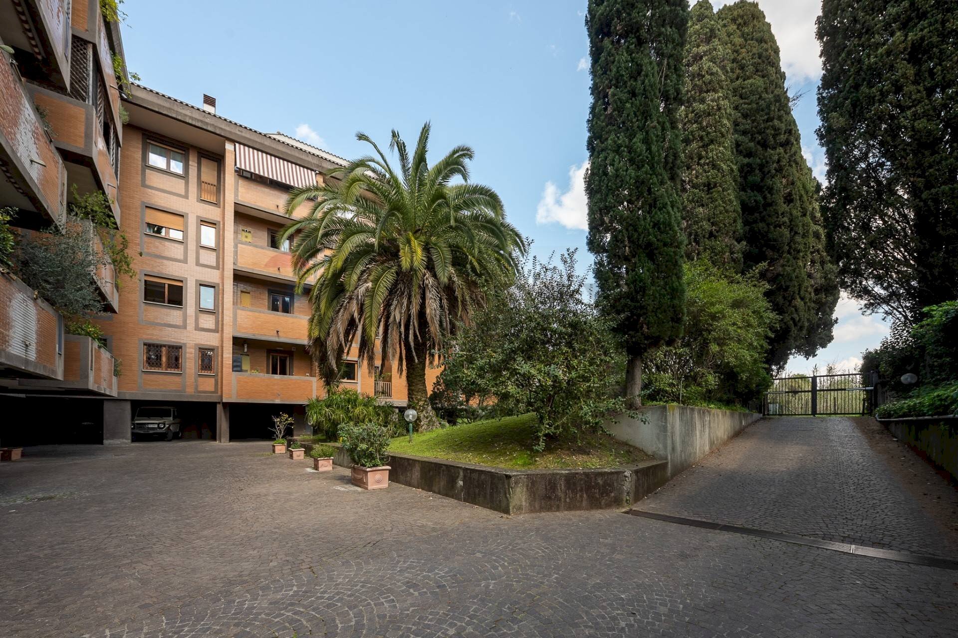 Edificio all\'aperto - Appartamento Via Della Camilluccia
 
143, Roma - foto 1