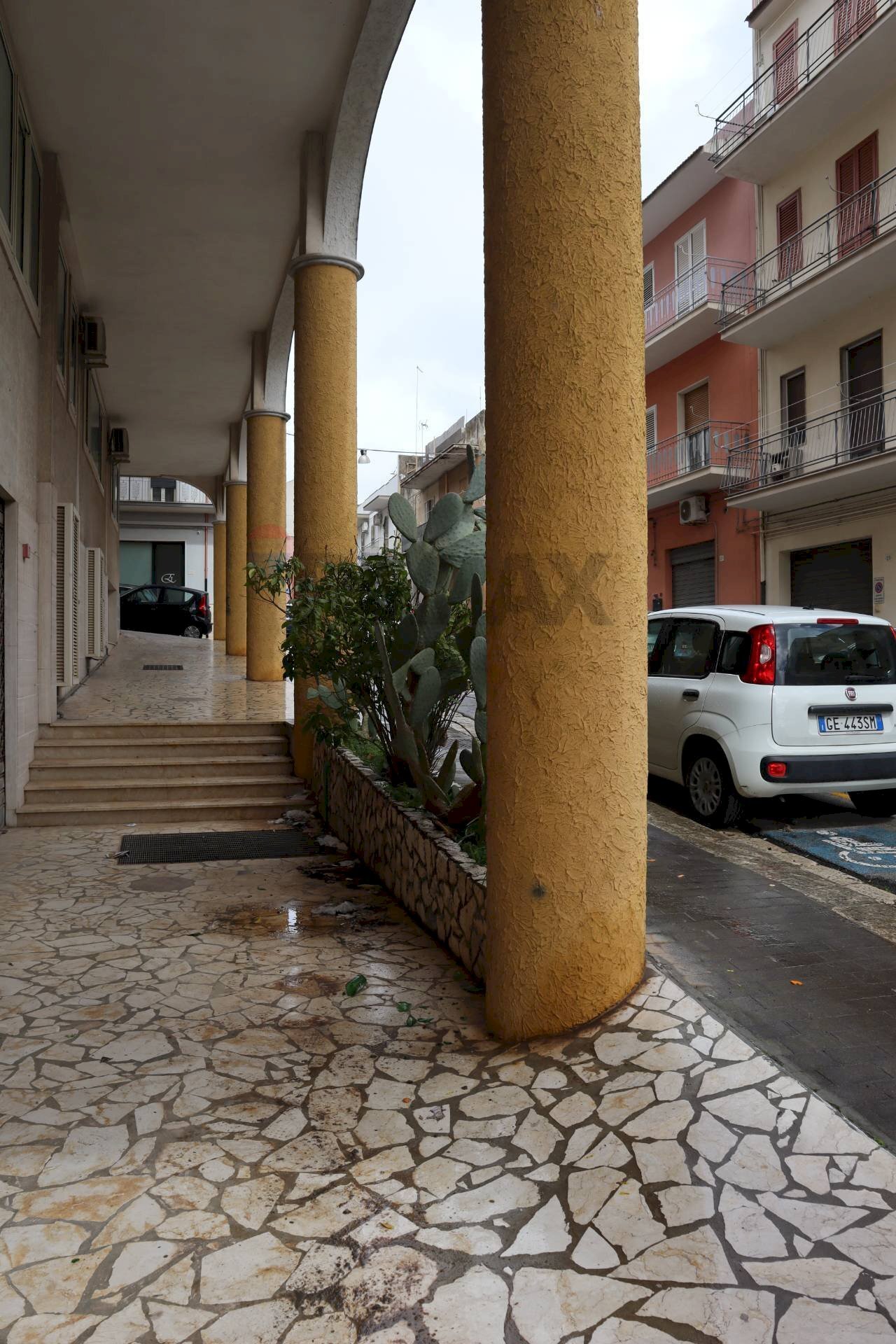 Edificio all\'aperto - Commercial Premises via Sac.Giov. di Giacomo
 
12/14, Ragusa - photo 1