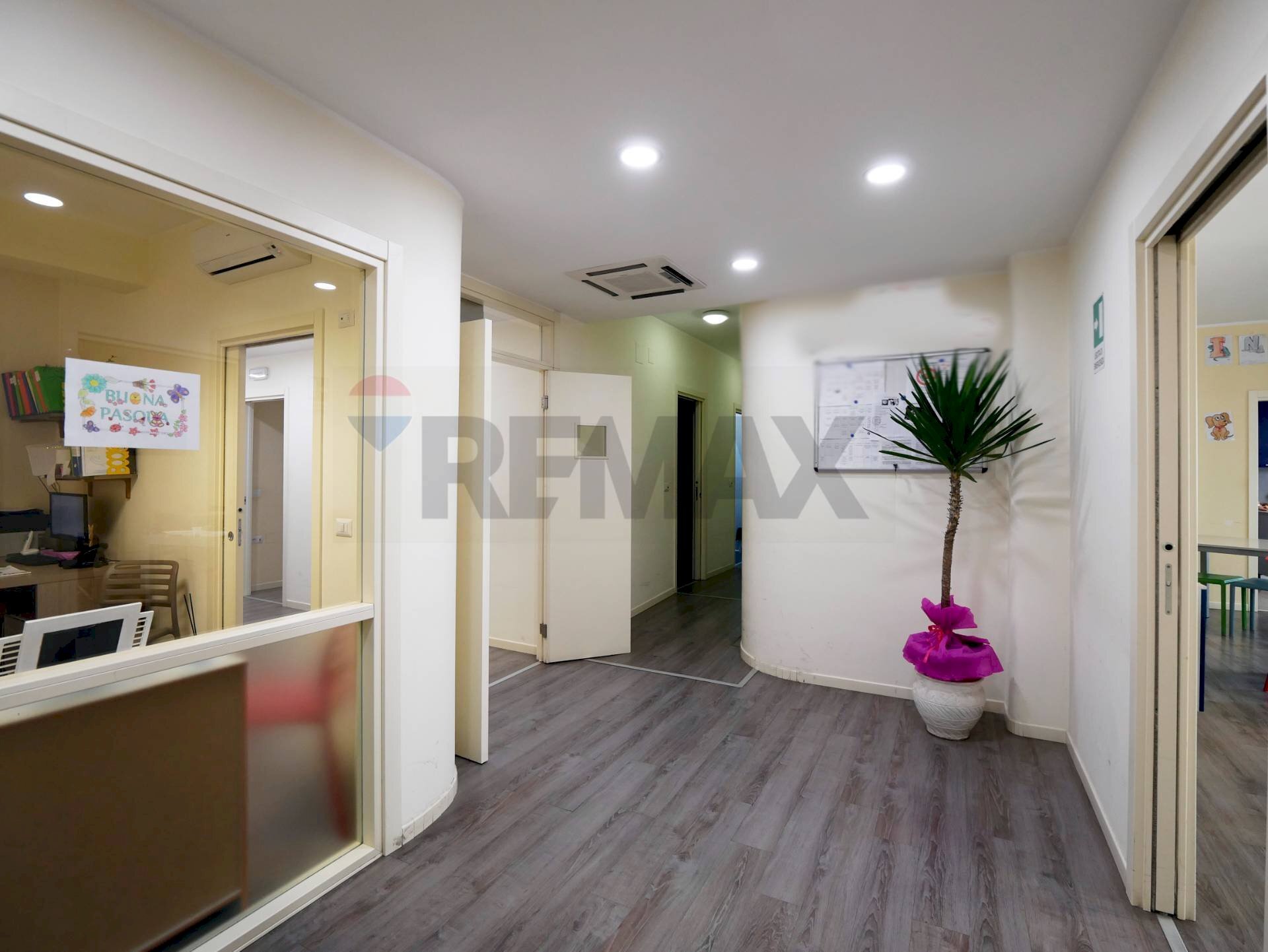 Ricezione / Lobby - Locale Commerciale Pappalettere
 
20, Barletta - foto 1