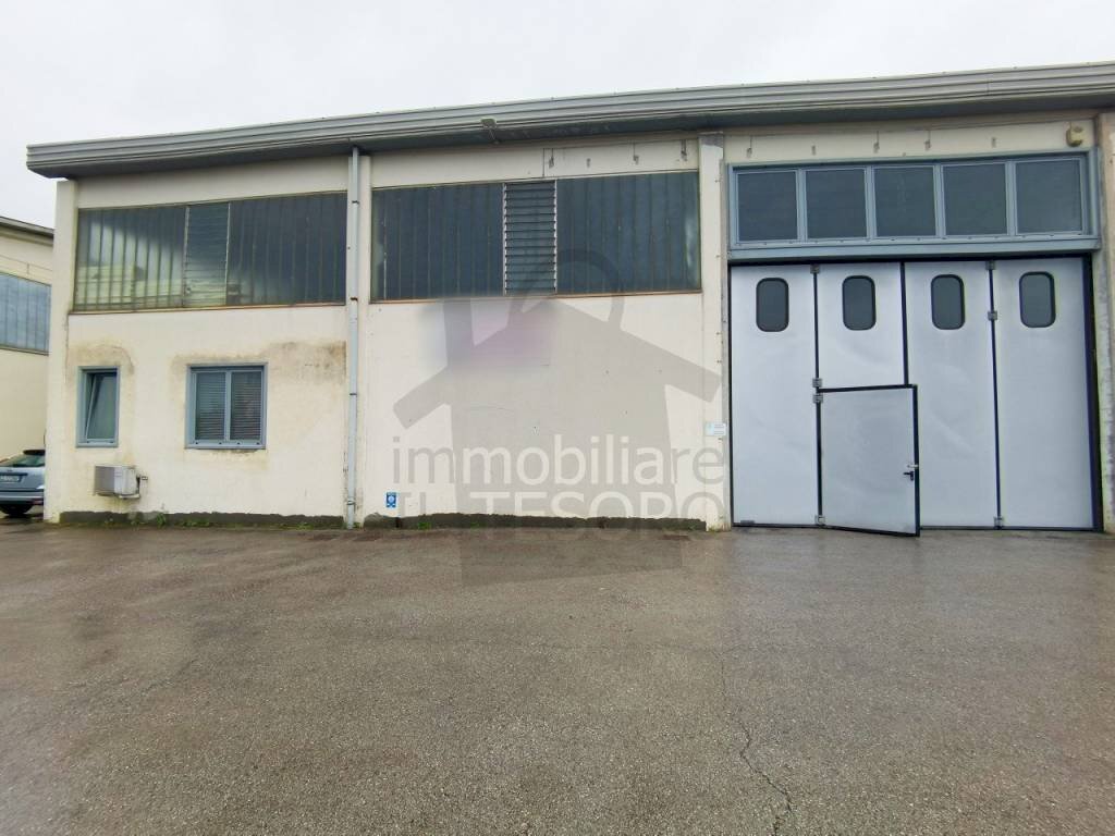 Facciata - Magazzino via dell'Artigianato, Verucchio - foto 1