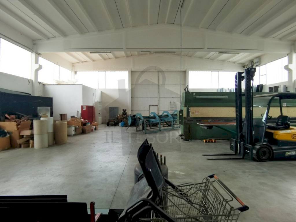 Interno non residenziale - Magazzino via dell'Artigianato, Verucchio - foto 3