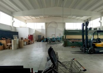 Interno non residenziale - Magazzino via dell'Artigianato, Verucchio - foto 3
