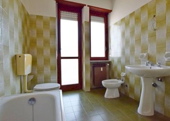 Bagno - Four-room apartment via Roma, 90, Pianfei - photo 13