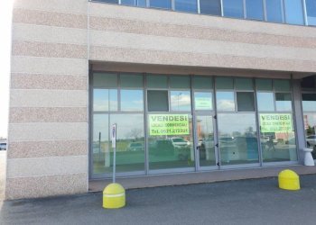 Facciata - Negozio via Robert Koch, 11, Parma - foto 21