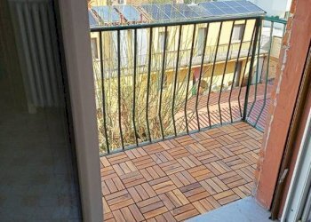 Balcone - Trilocale via del Sole, 3, Bologna (zona Corticella) - foto 3