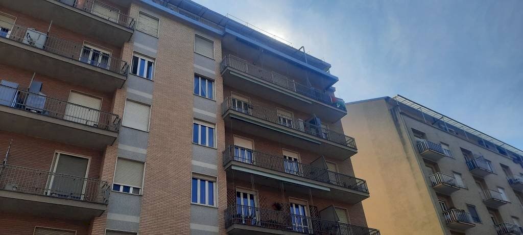 Facciata - Bilocale via Arnaldo da Brescia, 61, Torino (zona Lingotto) - foto 1