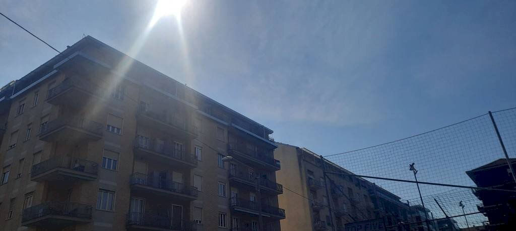 Facciata - Bilocale via Arnaldo da Brescia, 61, Torino (zona Lingotto) - foto 2