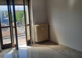 Camera da letto - Bilocale via Arnaldo da Brescia, 61, Torino (zona Lingotto) - foto 10