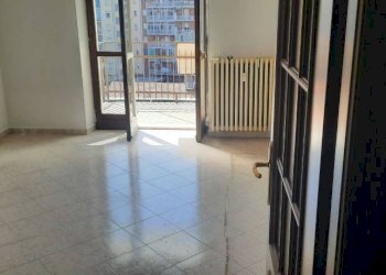Camera da letto - Bilocale via Arnaldo da Brescia, 61, Torino (zona Lingotto) - foto 17