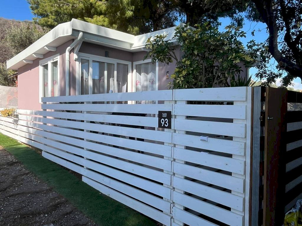Facciata - Villa via Francesco Maria Giancardi, 47, Alassio - foto 3