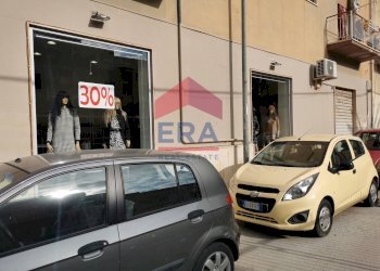 Vetrina - Locale Commerciale Via Nino Bixio, Trapani - foto 16