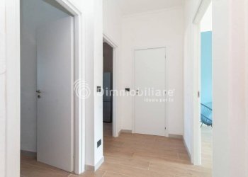 Corridoio - Two-room apartment via Monte Rosa, 117, Torino (neighborhood Barriera Milano) - photo 9